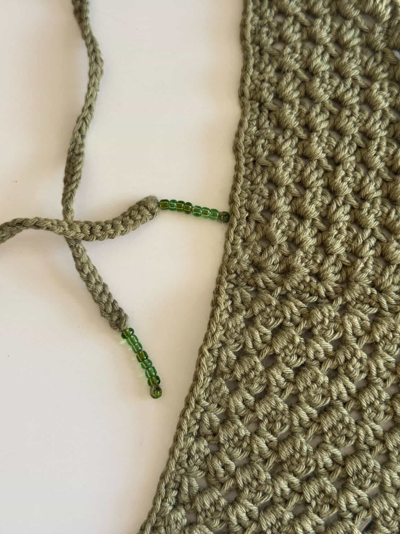 Bandana en crochet kaki