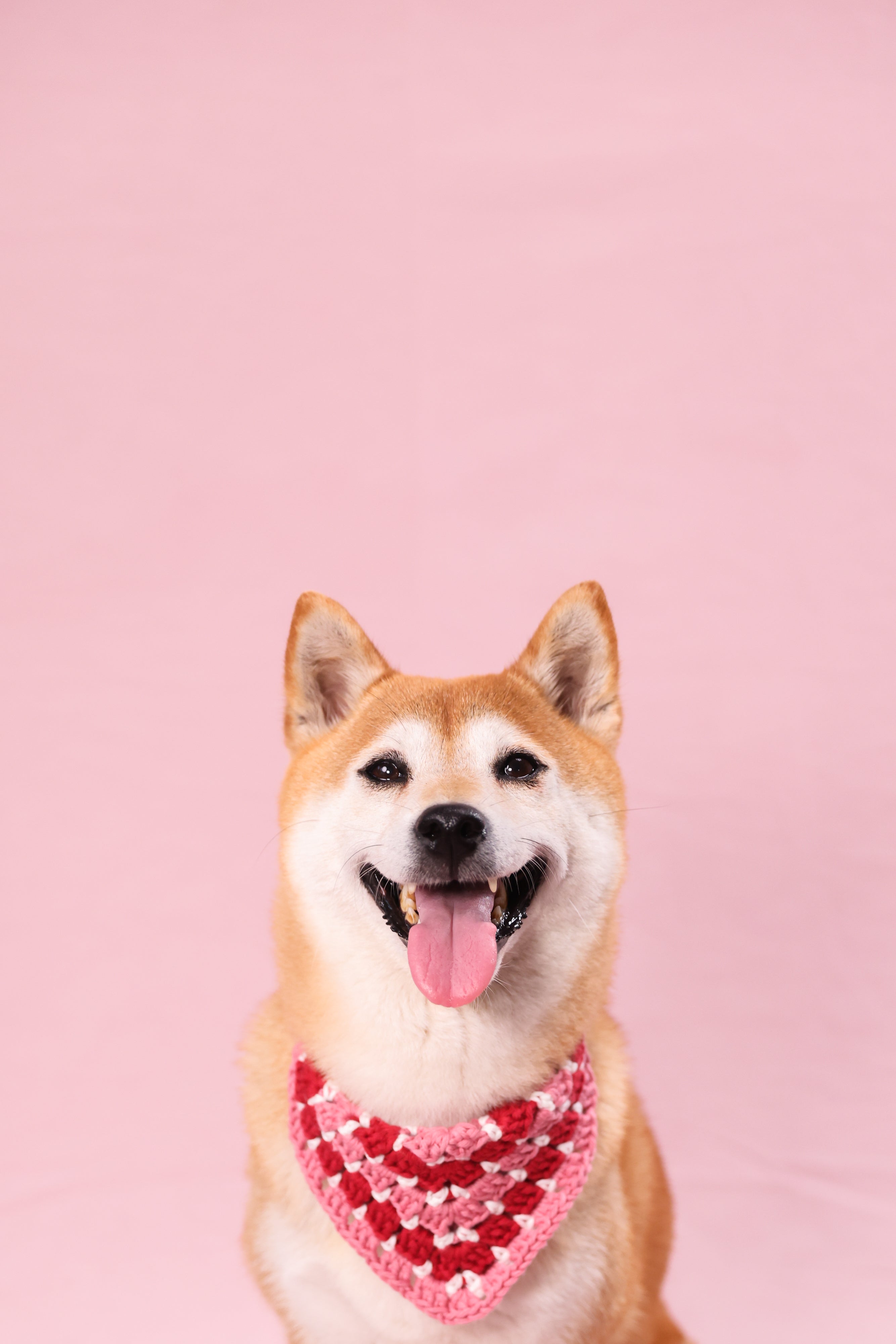 Bandana en crochet rouge, rose & blanc