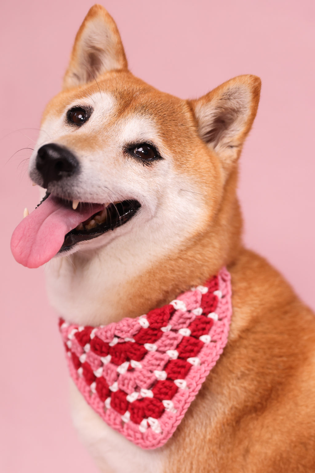 Bandana en crochet rouge, rose & blanc