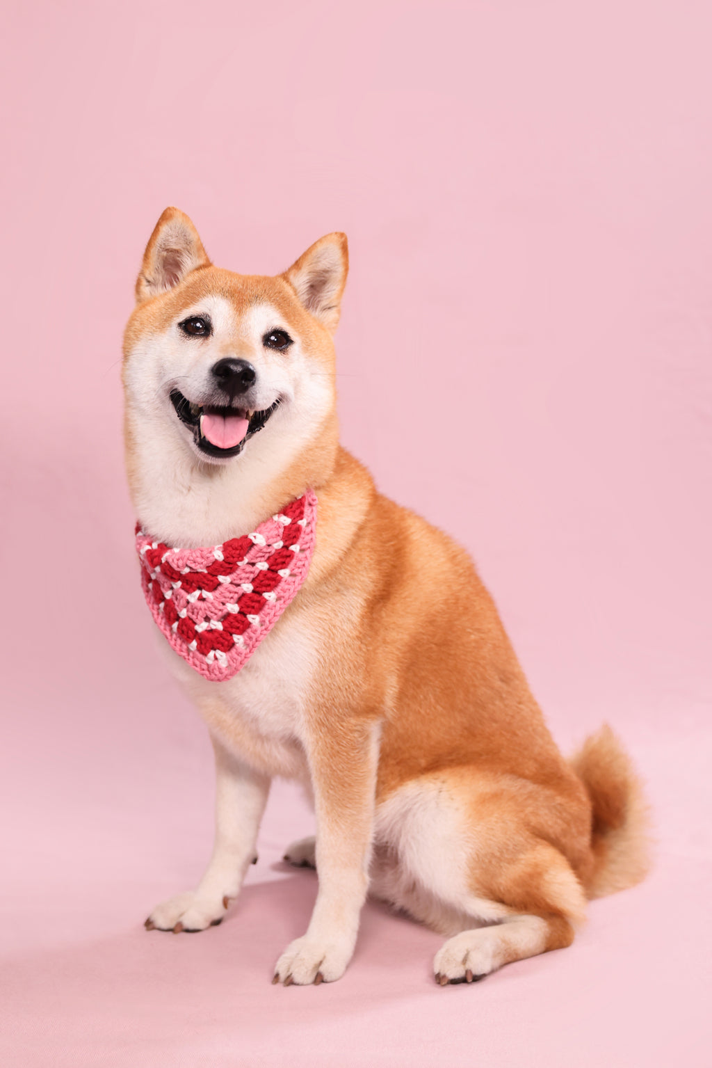 Bandana en crochet rouge, rose & blanc
