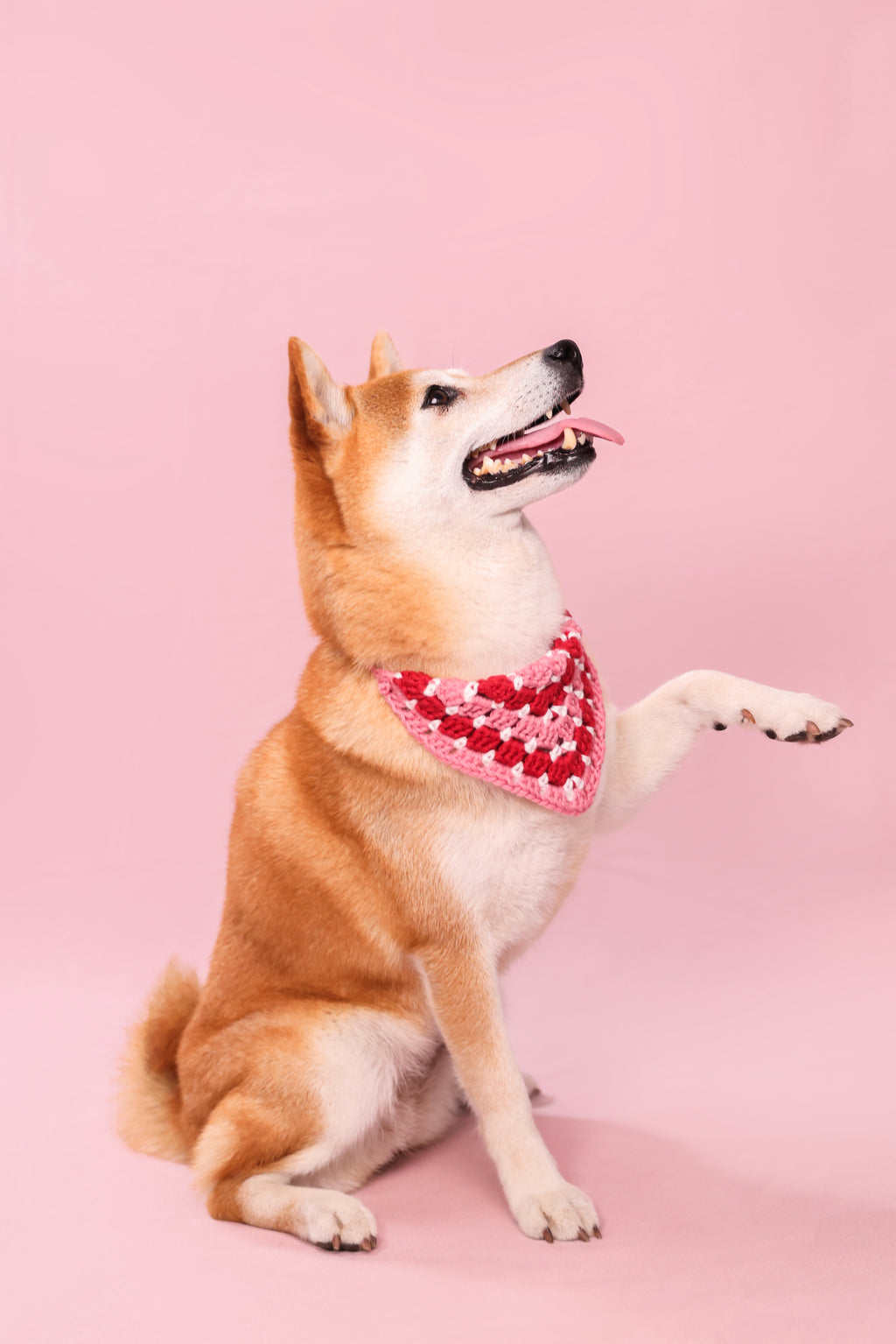 Bandana en crochet rouge, rose & blanc