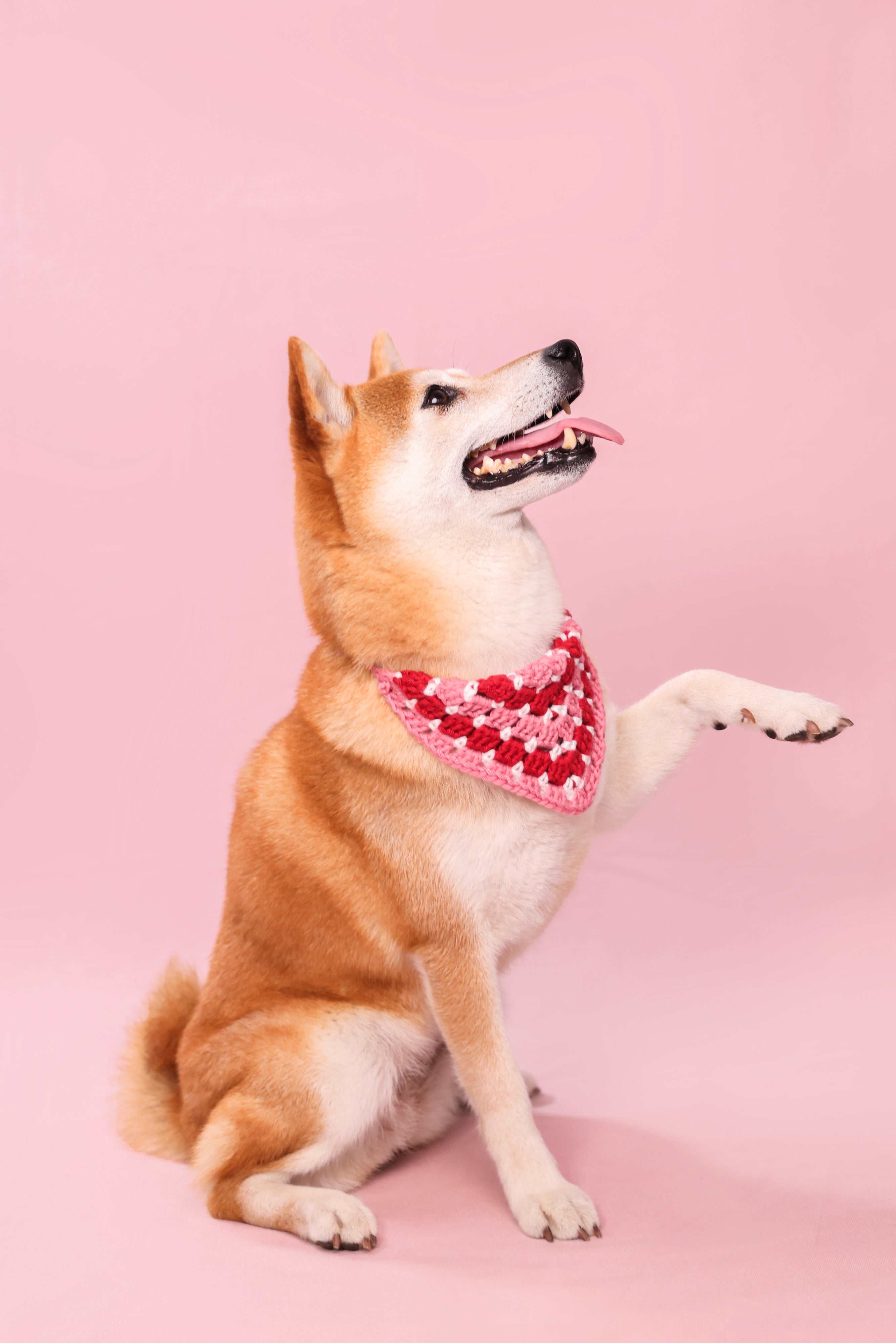 Bandana en crochet rouge, rose & blanc
