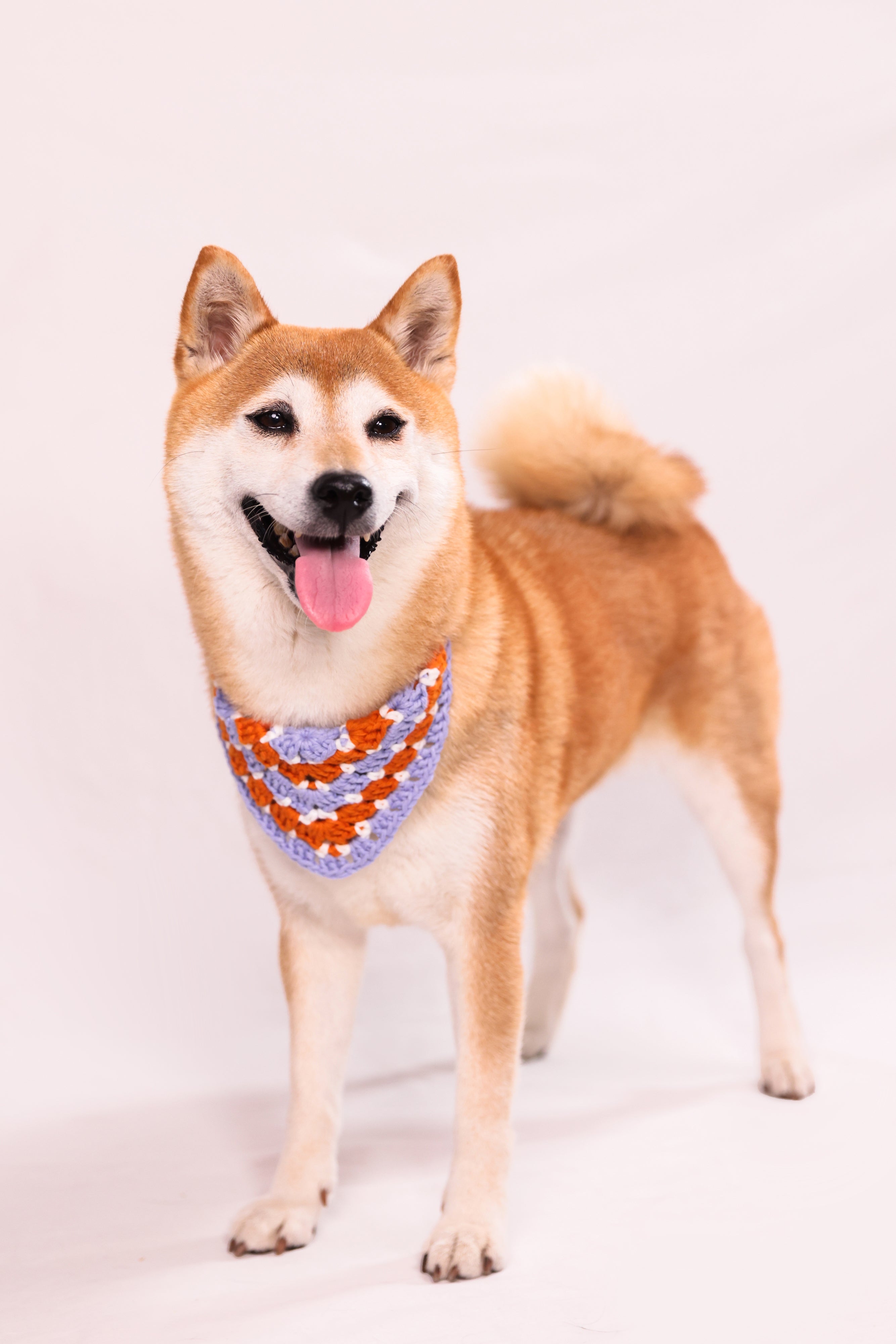 Bandana en crochet violet, orange & blanc