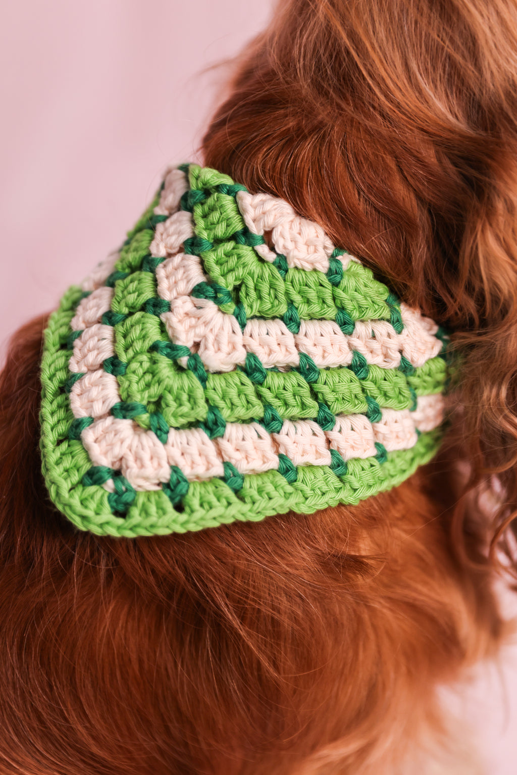 Bandana en crochet vert & blanc