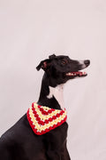 Bandana en crochet rouge, jaune & blanc