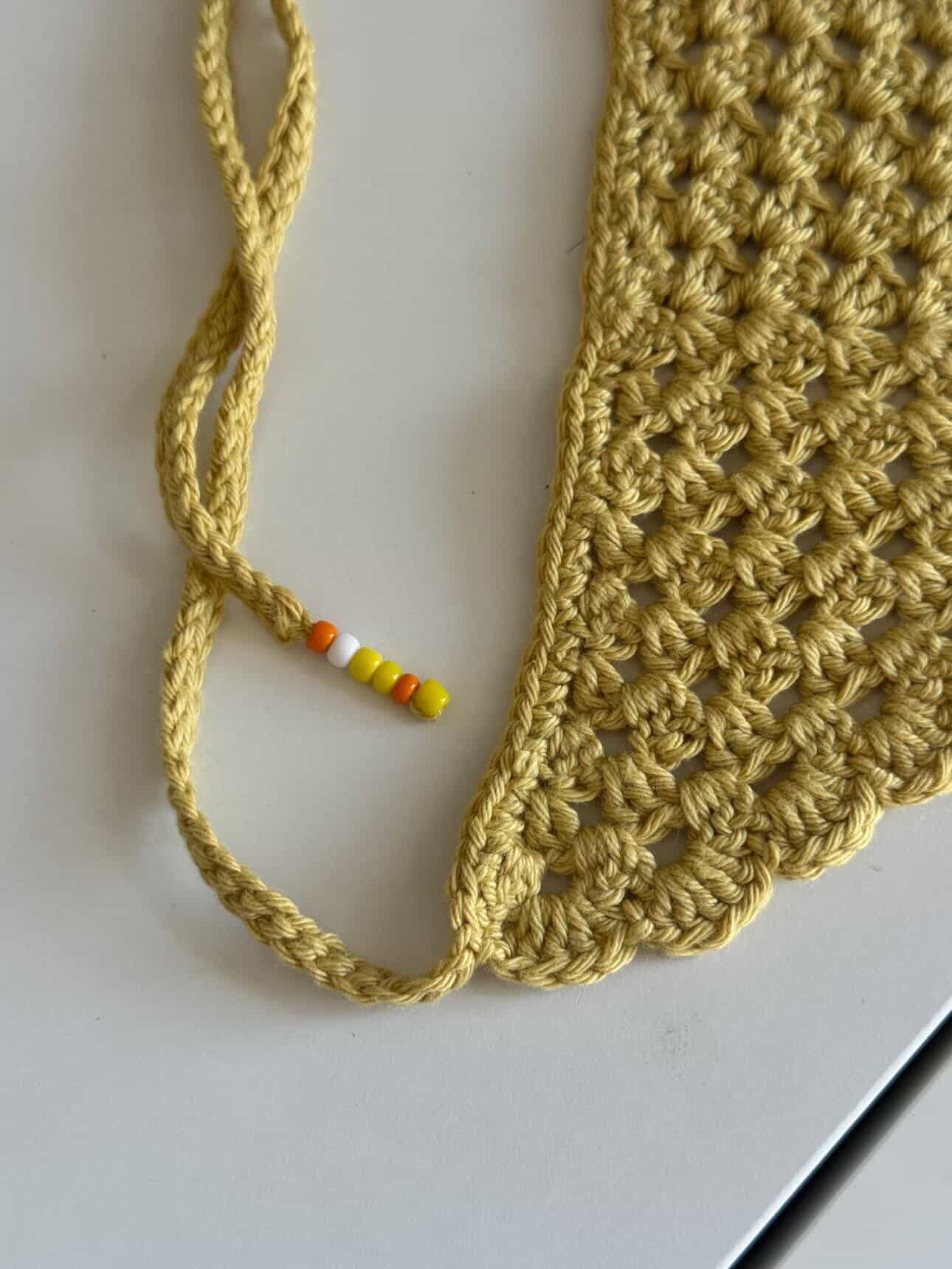Bandana en crochet jaune moutarde
