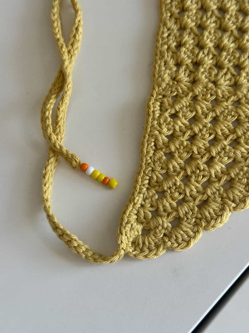 Bandana en crochet jaune moutarde