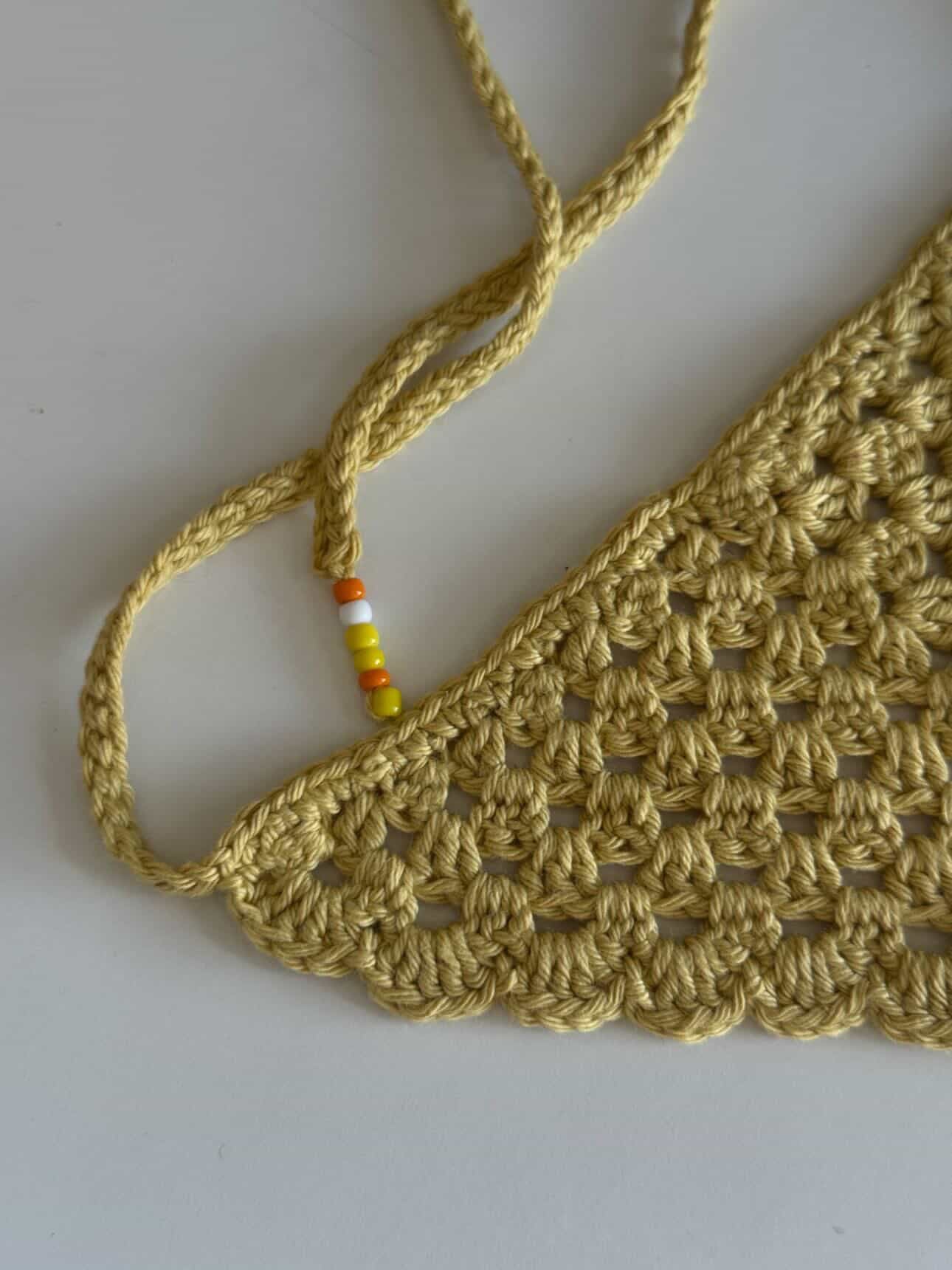 Bandana en crochet jaune moutarde