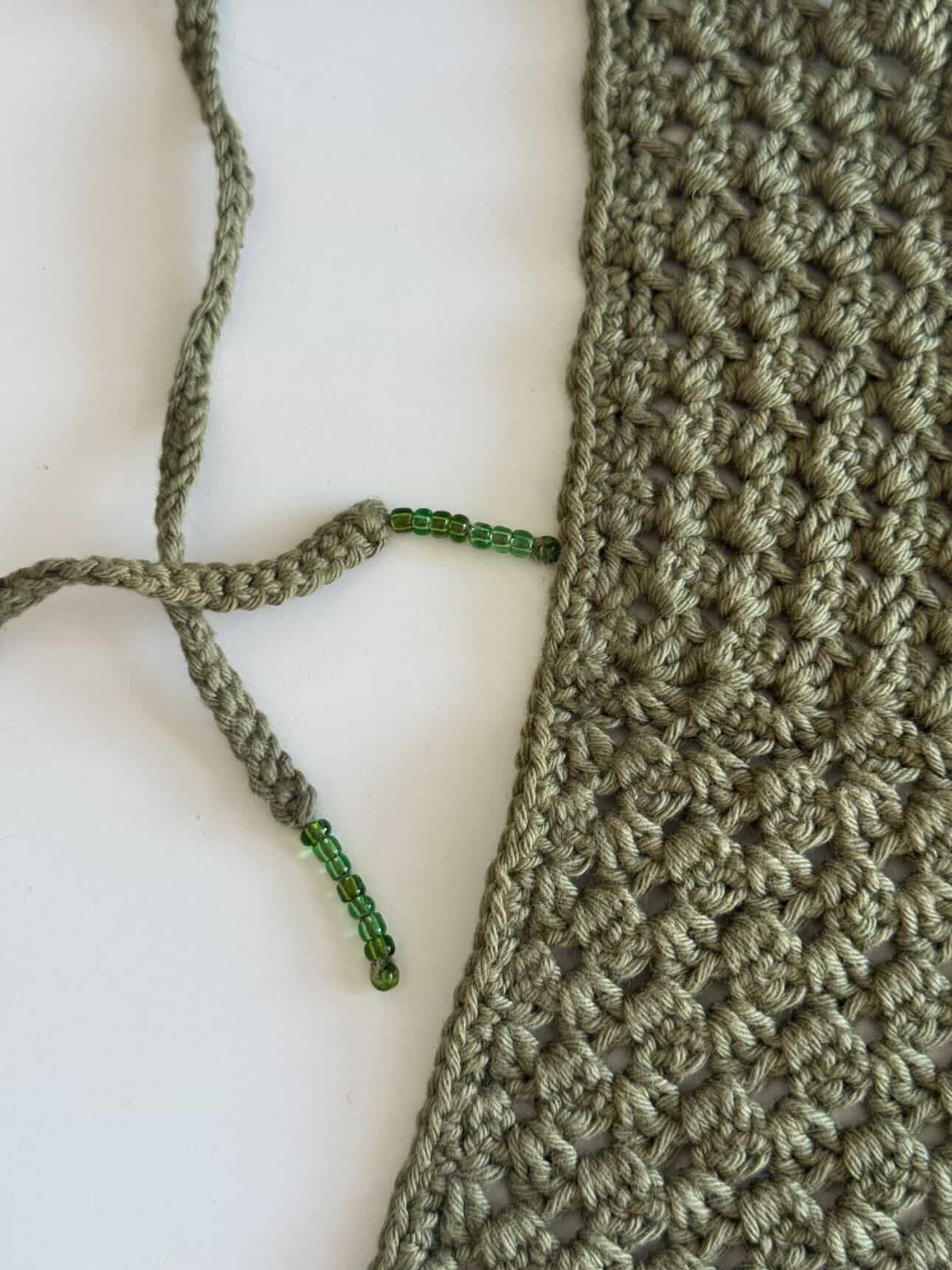 Bandana en crochet kaki
