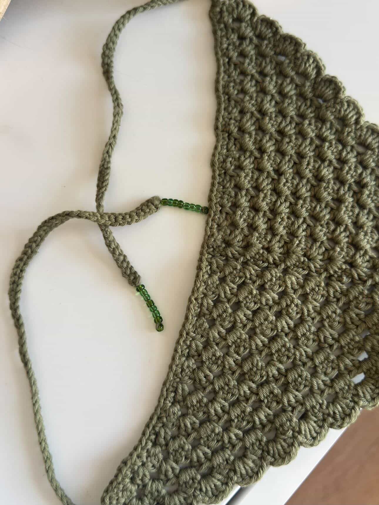 Bandana en crochet kaki